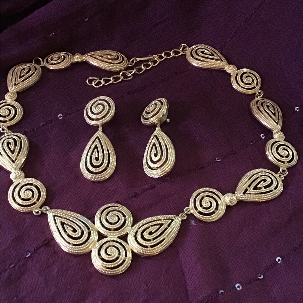 Necklace and earrings set - Picture 5 of 7